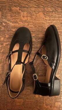 DADAWEN Women's Leather Classic T-Strap Platform Chunky Mid-Heel Mary Jane Shoes